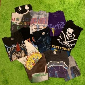 LOT BUNDLE OF 13+ VINTAGE/GRAPHIC TEES (may come with more)